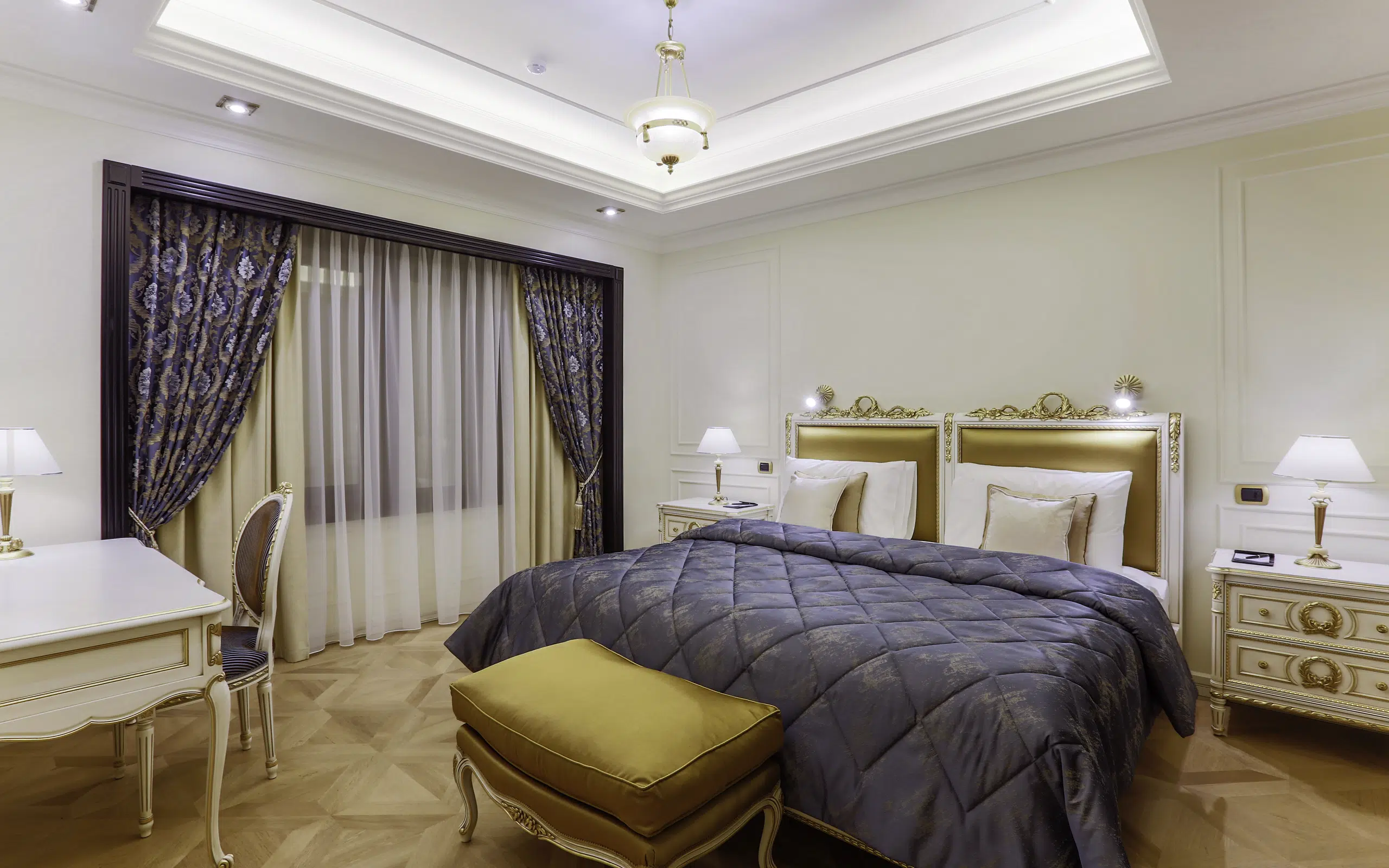 Hotels & Apartments